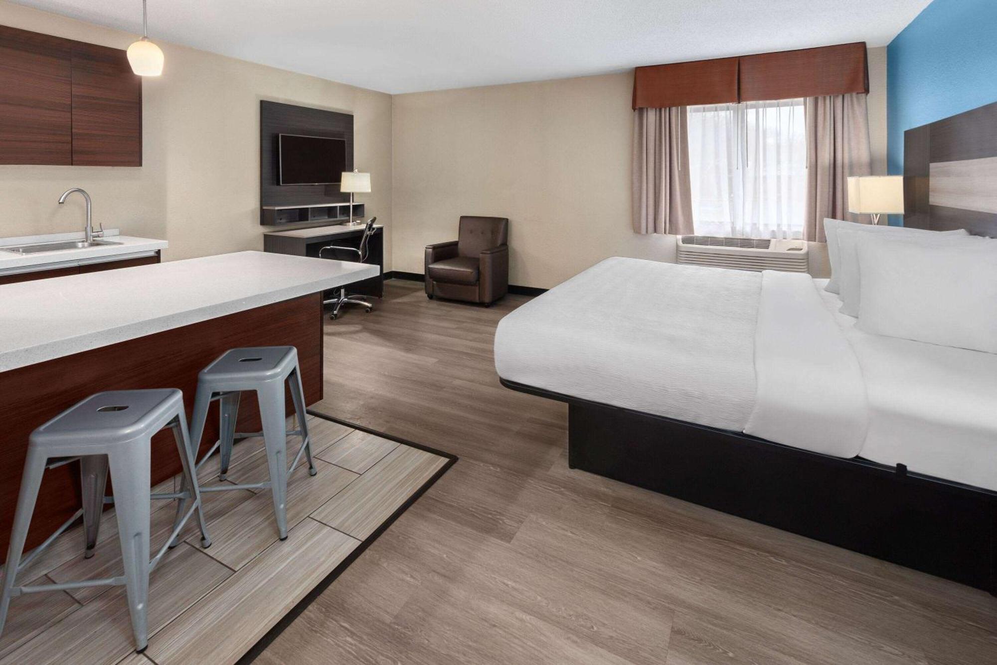 Baymont By Wyndham Copley Akron Extérieur photo