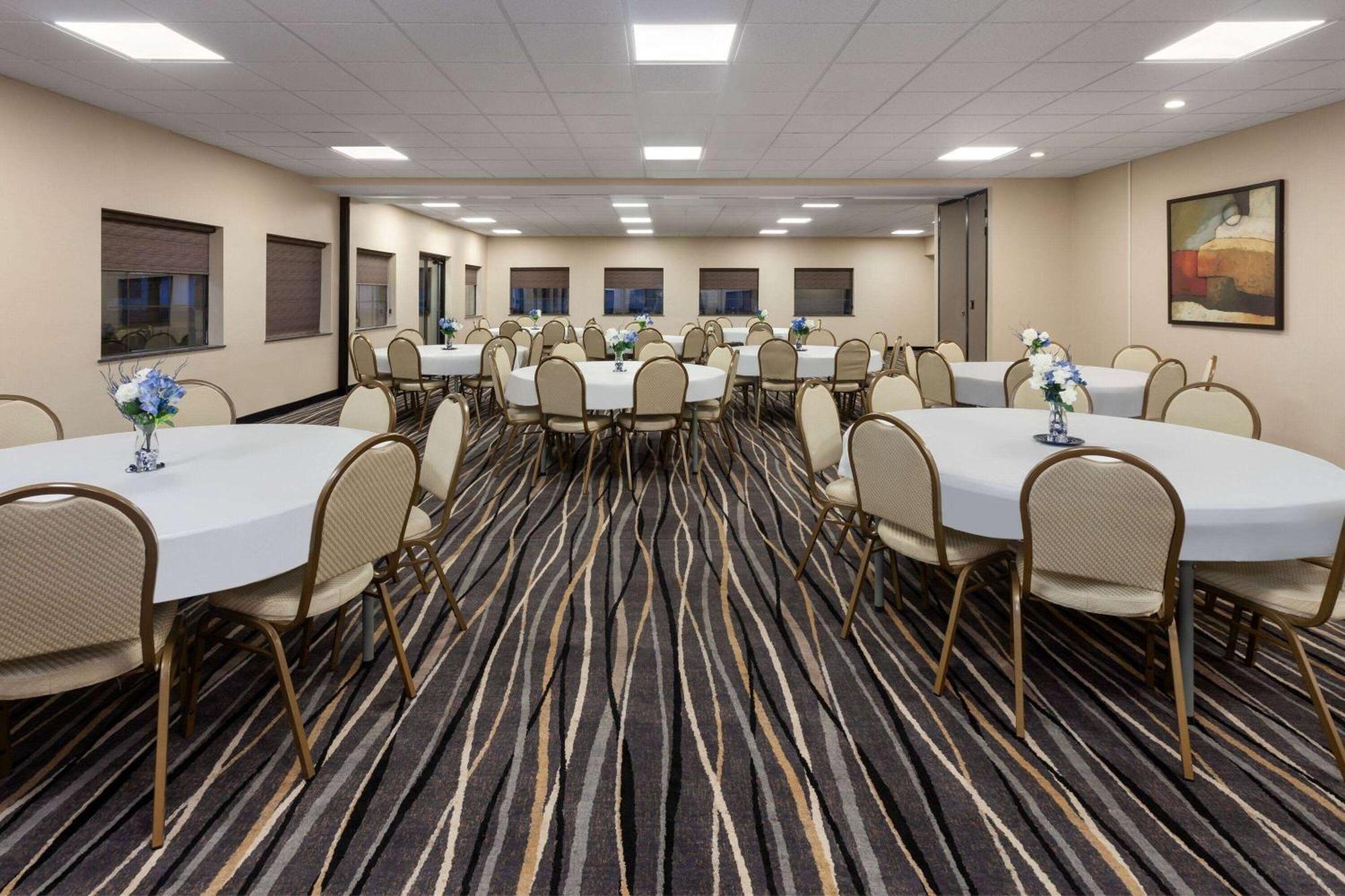 Baymont By Wyndham Copley Akron Extérieur photo