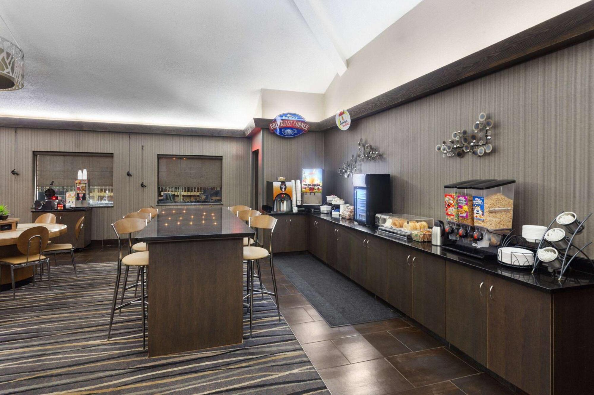 Baymont By Wyndham Copley Akron Extérieur photo